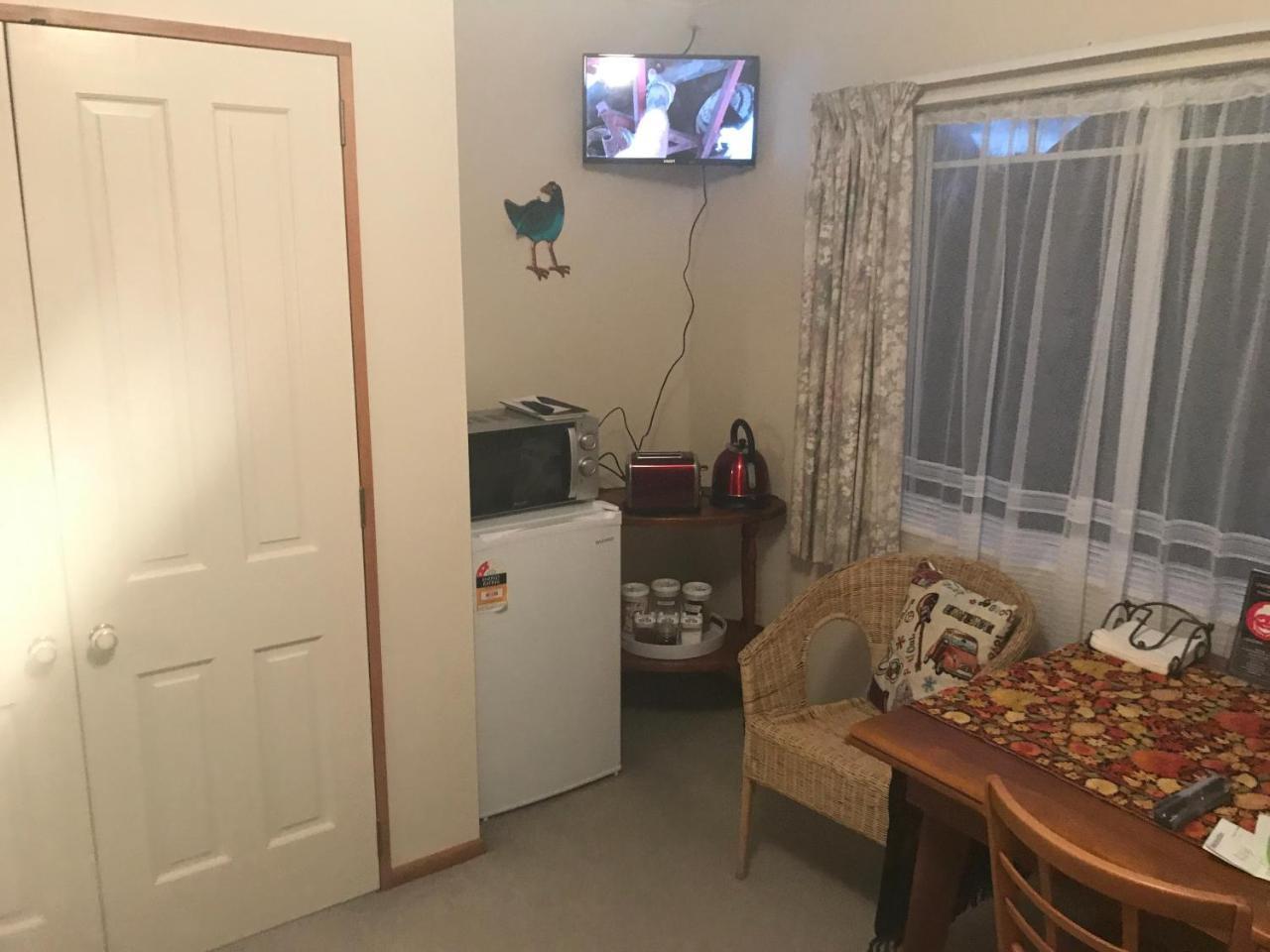 Pukeko Lodge Bnb New Plymouth Bagian luar foto
